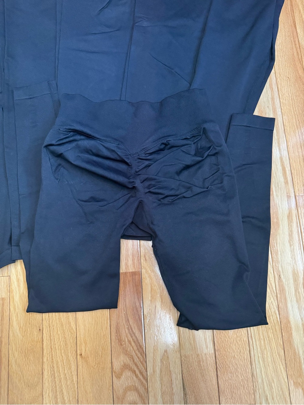 BUNDLE 6 Pairs of “Booty Scrunch” Leggings - Picture 2 of 4